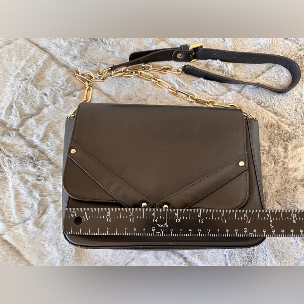 Yvonne Yvonne chain and leather shoulder bag purse black gold accents - Picture 3 of 9